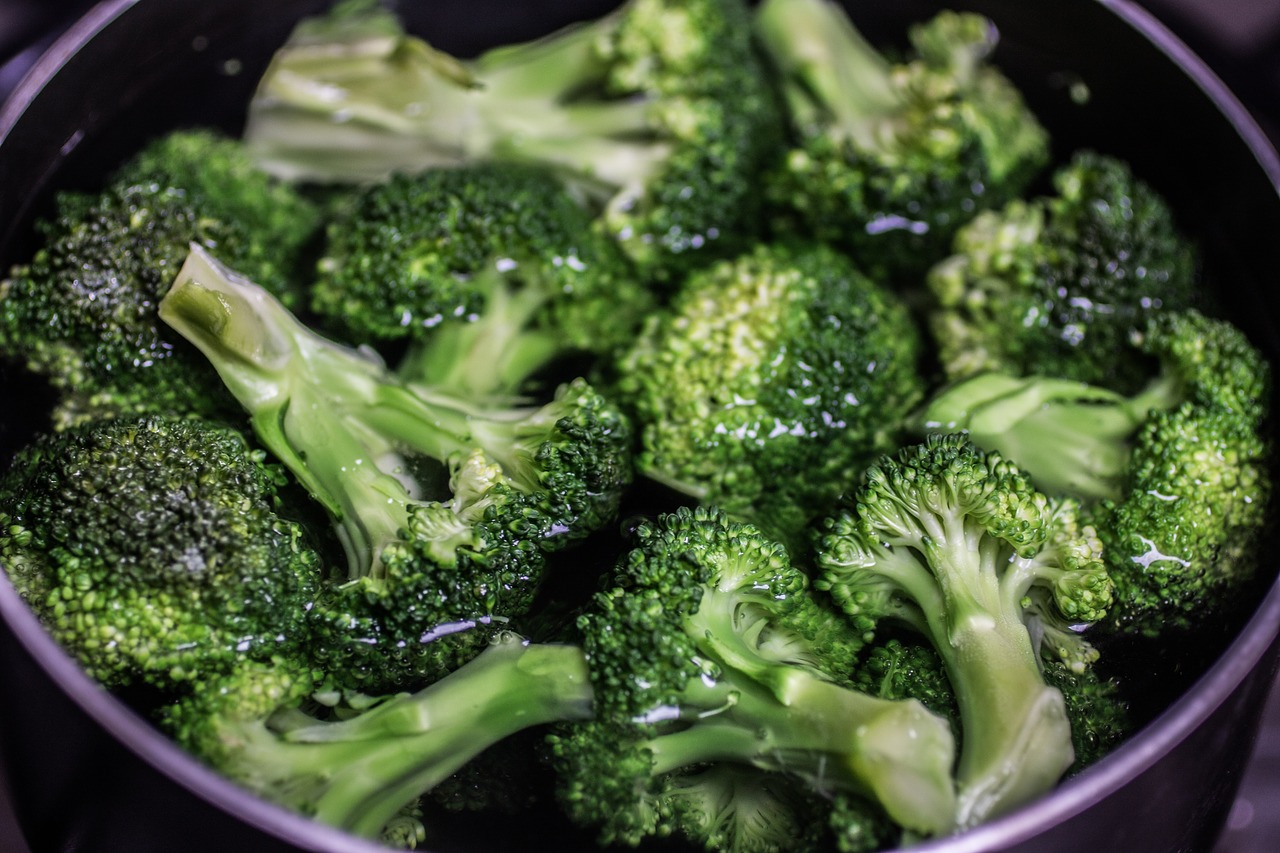 boiling broccoli cooking 